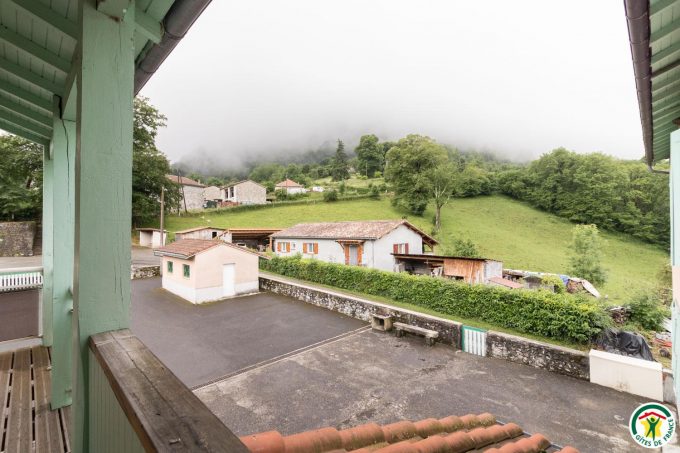 31G400525-c54febb9416143f2861c13b4d63e71a9