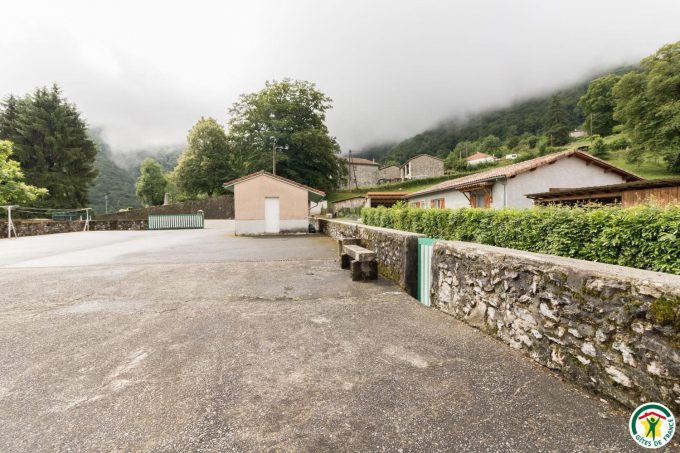 31G400525-de74a7df59cb4962b407a1216a2e685d