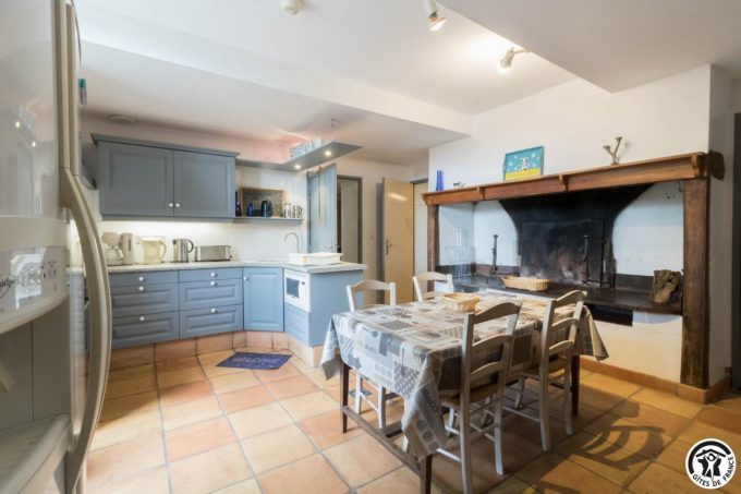 31G400541-4bc58378077749f58f9e5c477d46dffc