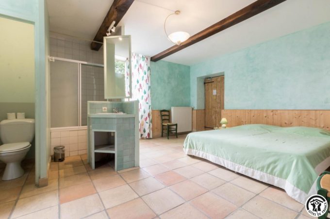 31G400541-f14a36ab72aa40148e7458f3d4019332