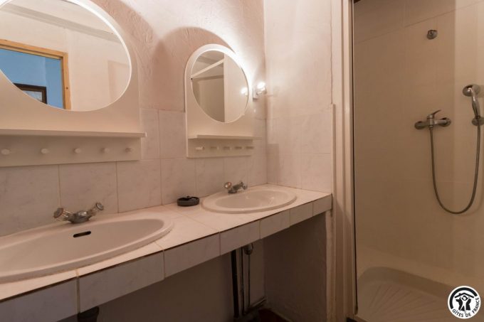 31G400647-13afe1b4f9c243c691c9937c22e6a4c4