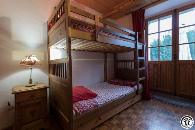 31G400647-79e5042a69c94beb8943145fb9e38bae