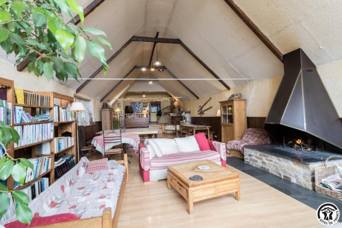 31G400647-ecb8a3f2fab2433c9db5bd579bcb8012