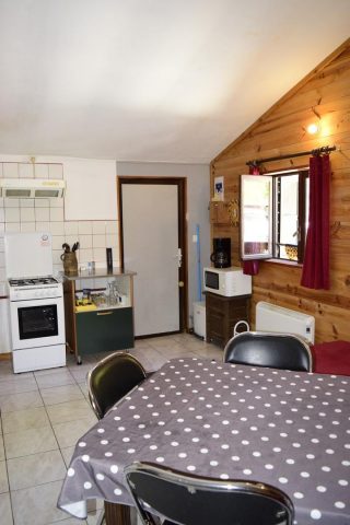 31G400939-91e5bc7192884f609921a83a75e26662