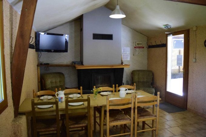 31G400939-deb1e298442348768f09f75e956f9e5d