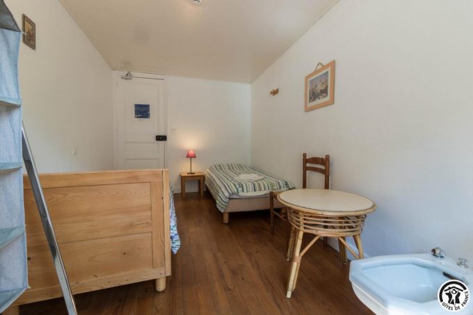 31G400994-0220aa21d3d5424a960679e48ff21e3e