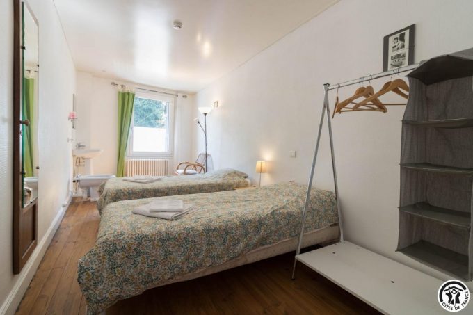 31G400994-5a2d7df1c7d44a9685519cada0a38c85