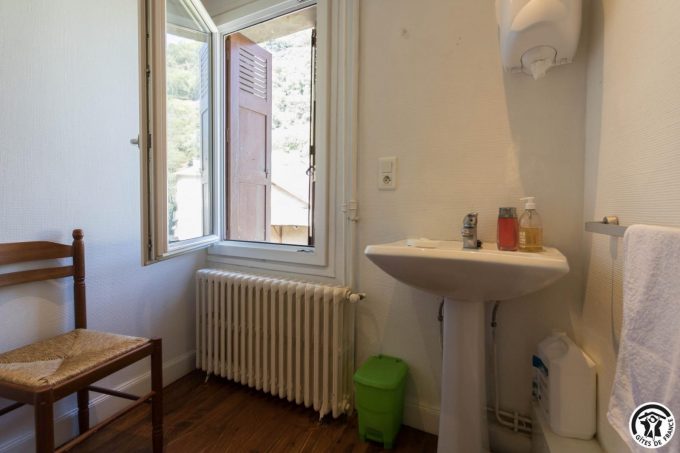 31G400994-719172231b0b4ae39a7ffc73ee35b549