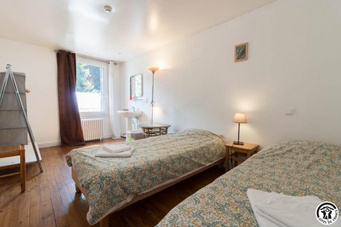 31G400994-769186c2ef5642e5855344790c25f732