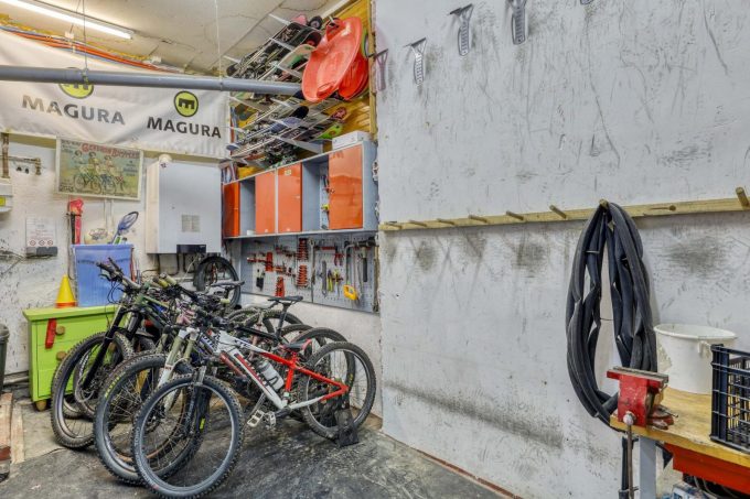 31G400994-a57977274ad84f8dbb518f225ccdb0ac