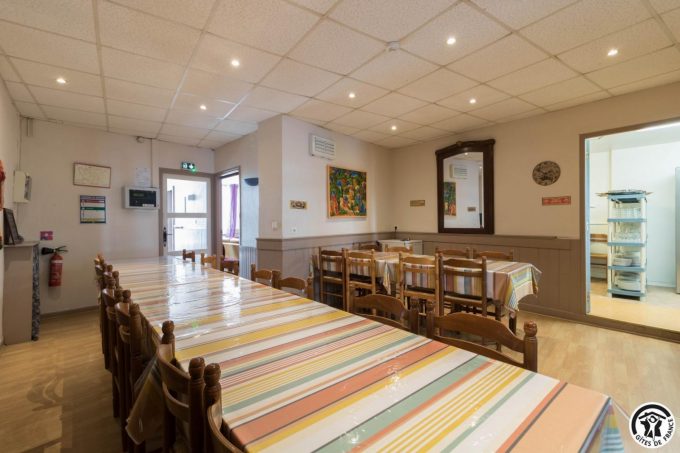 31G400994-e8e48631ffab46c0a0af2078f8358947