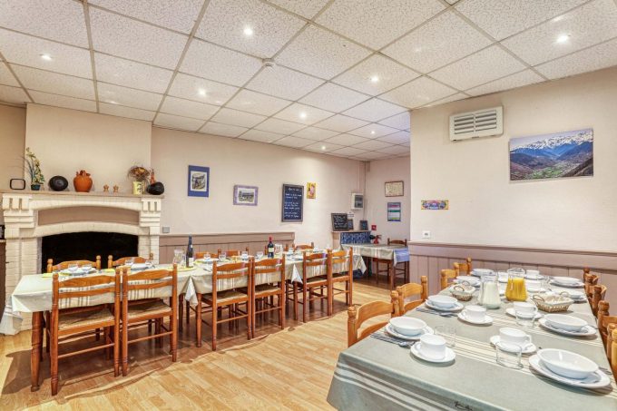 31G400994-f973b61618674da0bfe216e01e936e9c