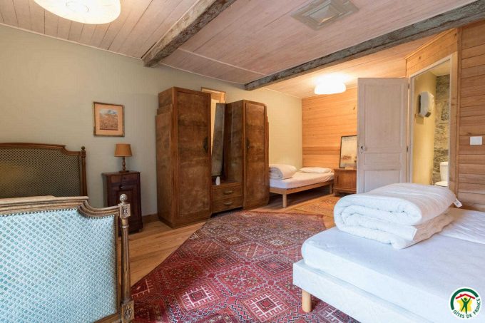 31G401200-b5b247f1e40741b98d032e87578f4718