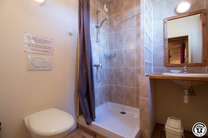 31G401244-043f3b693c3d47908e41eb6d5c6735ff