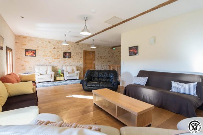 31G401244-0e5986203cc74abab097786f009b395a