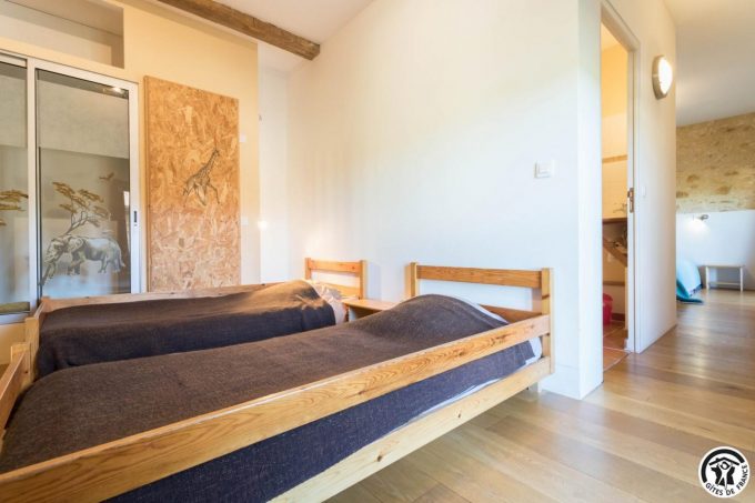 31G401244-5dcf5f9a1c104780bd5ccf5d67a86658