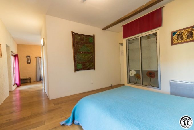 31G401244-bb4b7425fa0a4f50a207cd64237d19e3