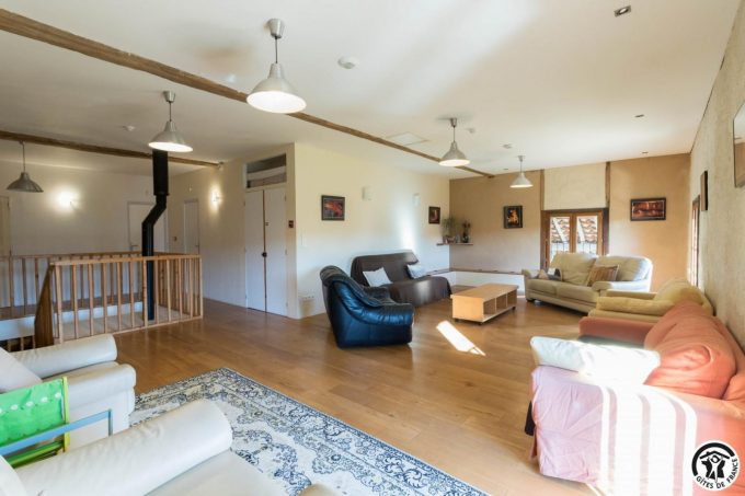 31G401244-e63433db4f6a4bf5bc91b50ae0b3f232