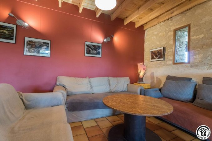 31G401244-e9399d0963874aaf8042bc287280ee40