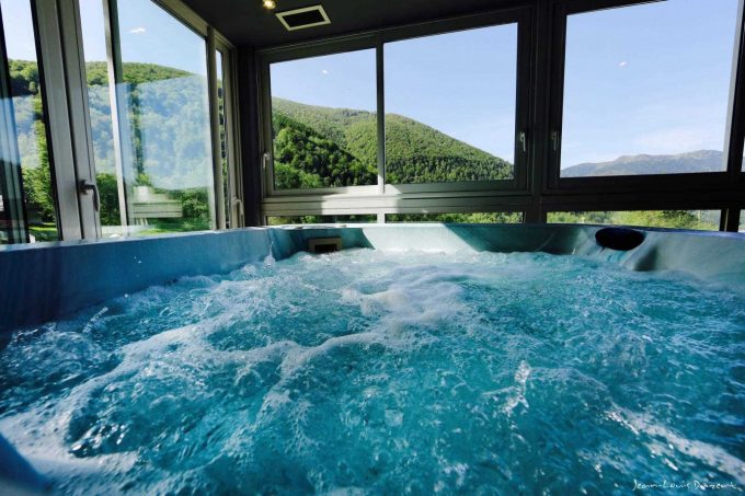 31G401245-9b666b56d7114f73a04019728a77a320