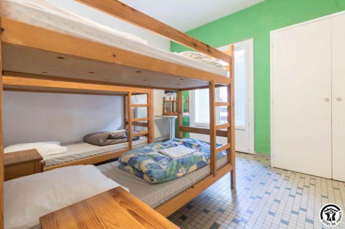 31G401468-20cfa596b0ec40cfb4a8334c77dba21a