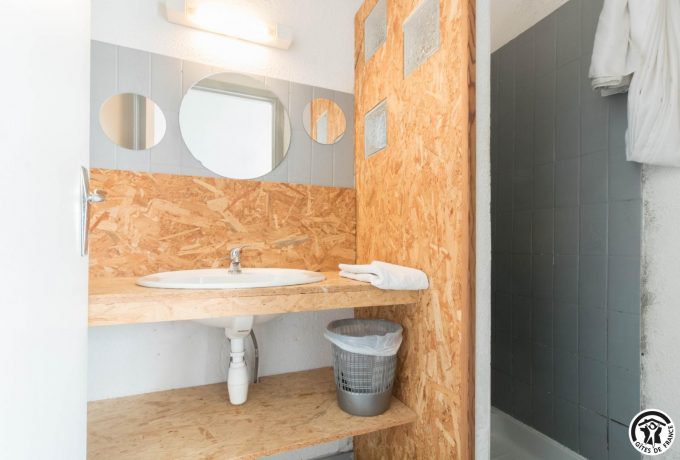 31G401468-55064bb7d1724128810029cb9ea327ab