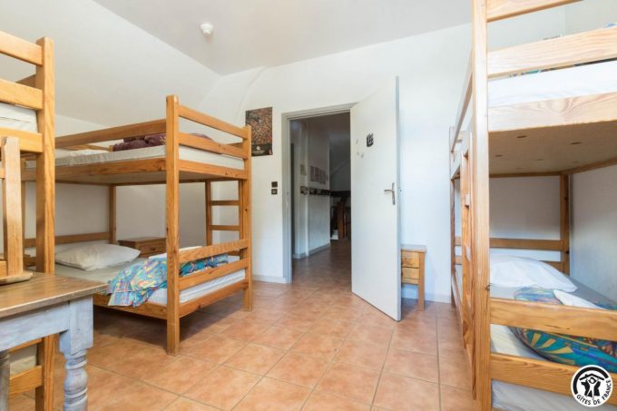 31G401468-8efaa46b5f554f1bbc0d54aebc27a387