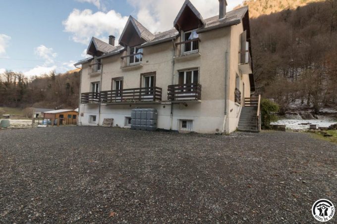 31G401468-a0f46867e2524047953f3bb423cbac03