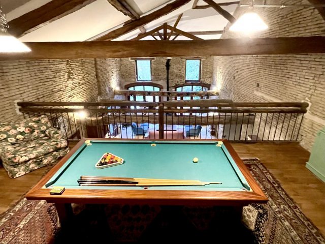 31G401480-4e4b0540e3914cfdb905cce810b55fed