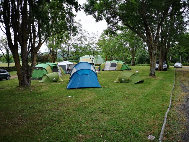 Camping-Municipal-le-Lac—Emplacement-tente-2021–Boulogne-sur-Gesse.jpg