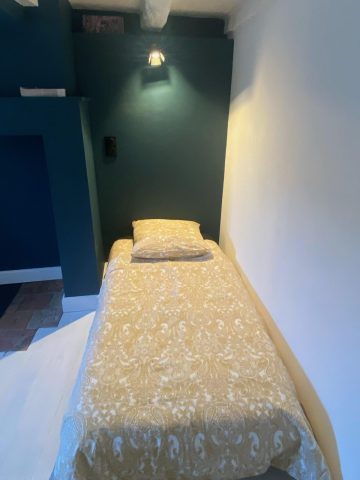 Chambre-chez-l-habitant—Lit–Aurignac-Comminges-Pyrenees