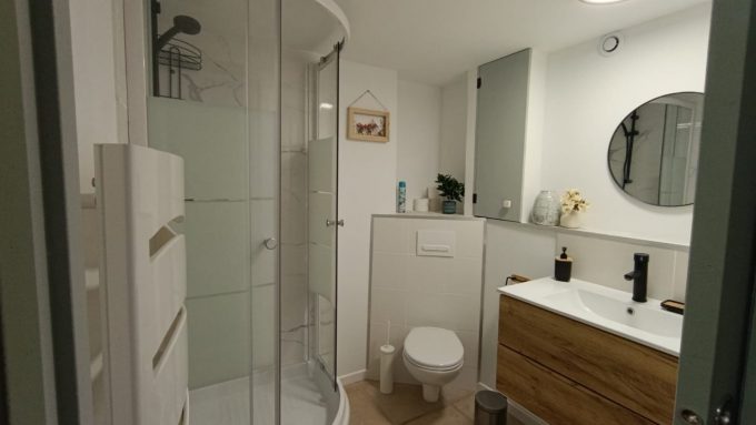 Chez-les-Soyas-Salle-d-eau—Landorthe