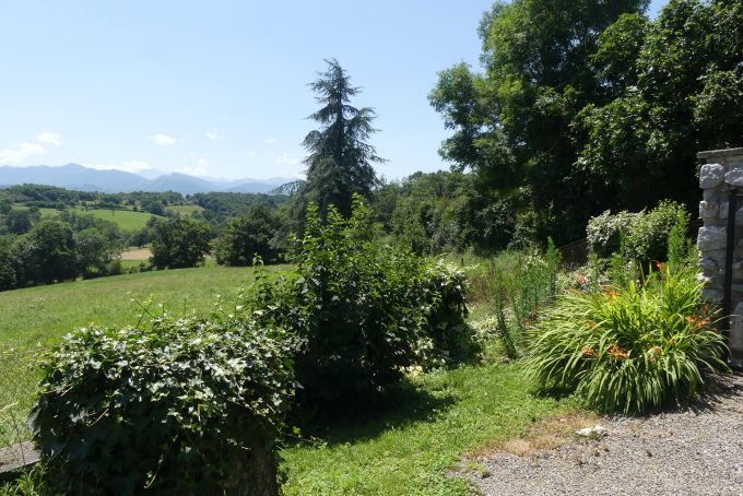 Dans-un-ecrin-de-verdure—Jardin—-Cuguron—Comminges-Pyrenees