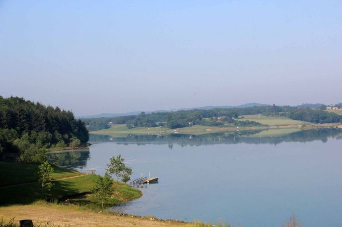 Lac-de-la-Gimone-boulogne-sur-gesse-pyrennes-haute-garonne-7bfbe5a63cd544b99e3697b3307ac15e