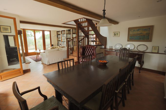 Meuble–metairie-Lascoumeres-Salle-a-manger-Cassagnabere-T-Comminges-Pyrennees