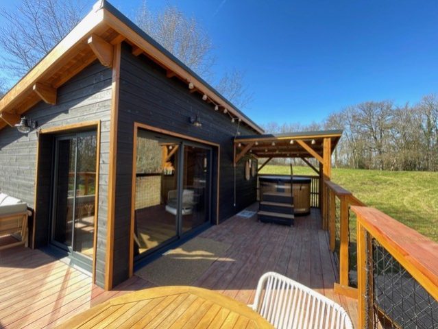 O-cabanes-calines–terrasse–Cardeilhac-Comminges-Pyrenees