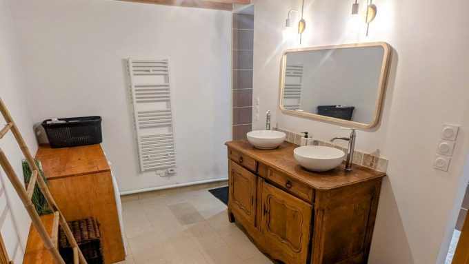 PXL-20250817-155644419-2