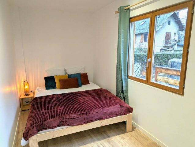 PXL-20251222-093553510