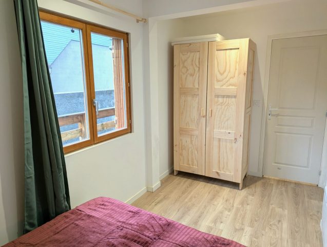 PXL-20251222-093611200