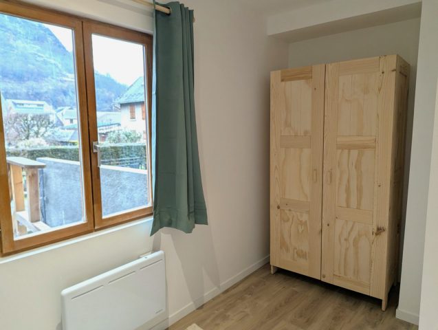 PXL-20251222-094256677