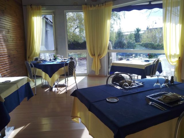 Restaurant-Le-Clos-Bleu-2–Villeneuve-de-Riviere-