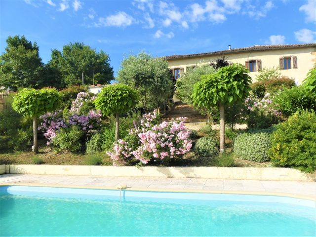 Restaurant-Philopholia—La-piscine—Cazac