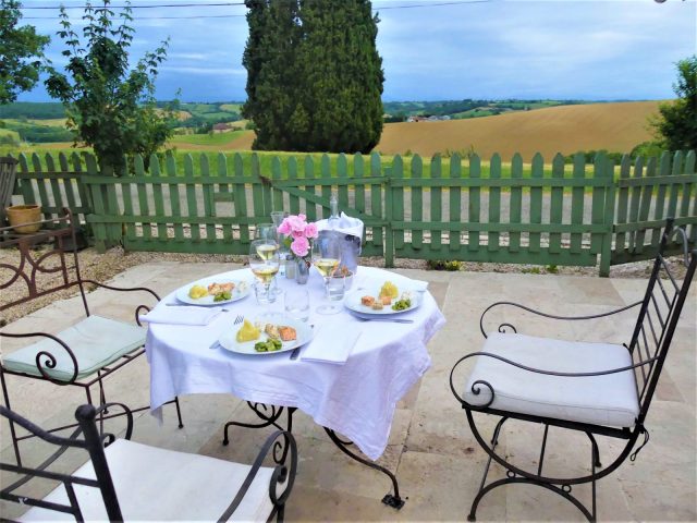 Restaurant-Philopholia—La-terrasse—Cazac