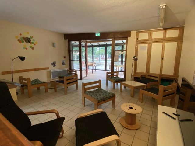 SALLE-COMMUNE-COIN-DETENTE