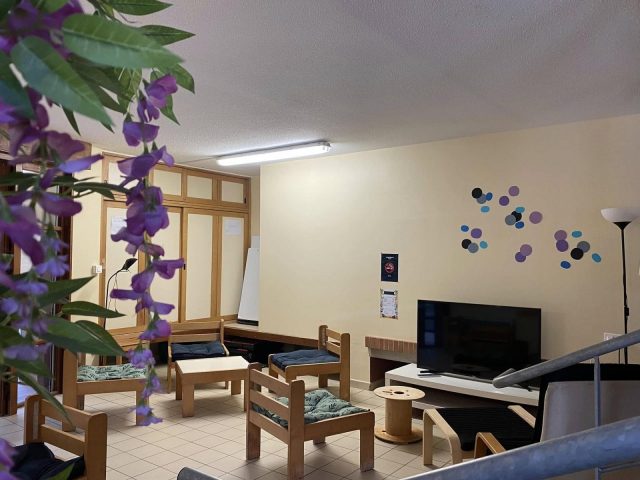 SALLE-COMMUNE-COIN-TV