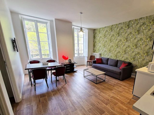 T2—304—SALON-2
