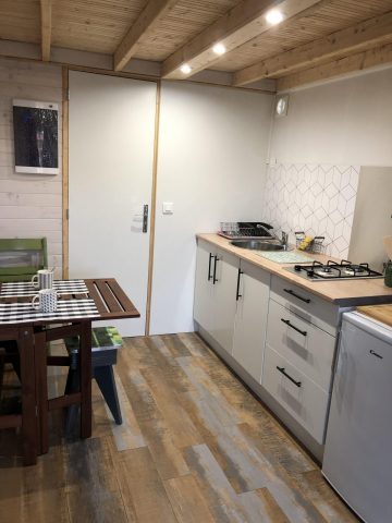 Tiny-House—Le-Cocon-est-dans-le-pre—La-cuisine-Boudrac-