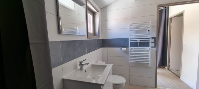 VUE-SALLE-DE-BAIN-1-GITE-CONFORT
