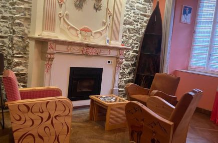 JASMINE JOLI CHAPEAU – A LA MONTAGNE