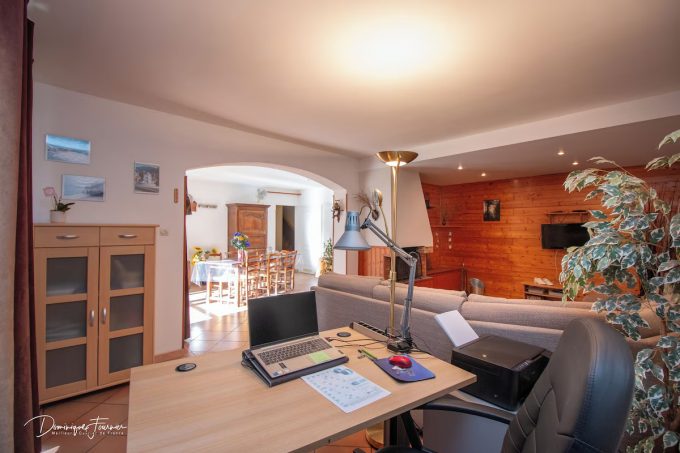 au-village-dame-salon-sejour2-castillon-de-larboust-pyrenees31